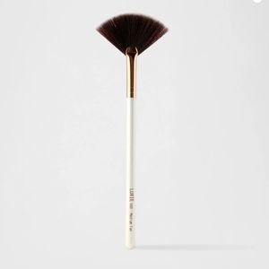 Luxie Pearl 560 Medium Fan Brush
